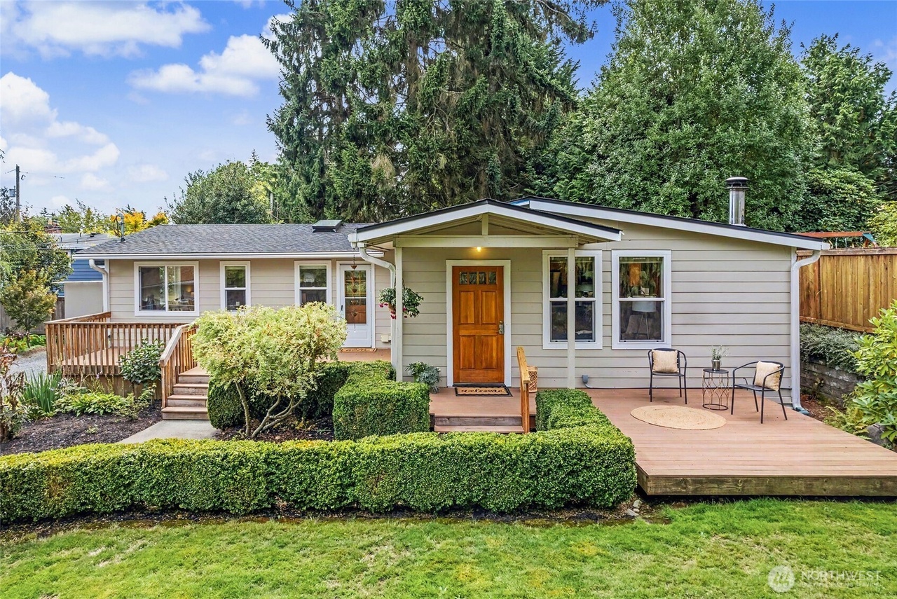 Straight-on view of the single-level Shoreline home